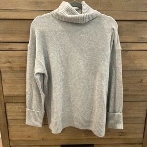 Old Navy Light Gray Turtleneck Sweater